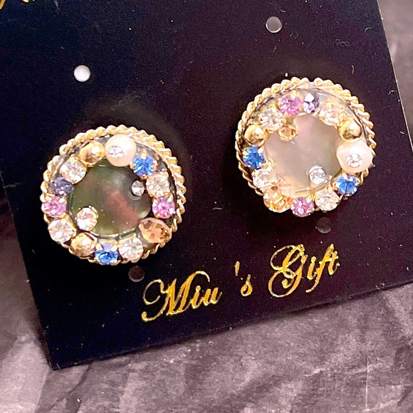 Earrings - Picture 1 of 1